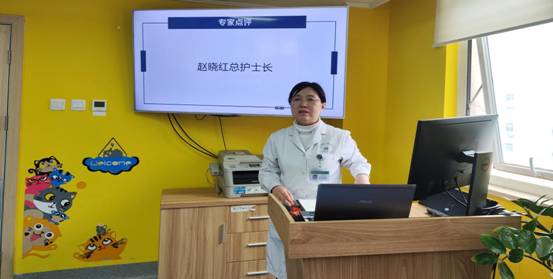 房間里的電視中度可信度描述已自動(dòng)生成